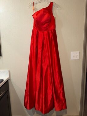 Elegant One-Shoulder Red Evening Gown
